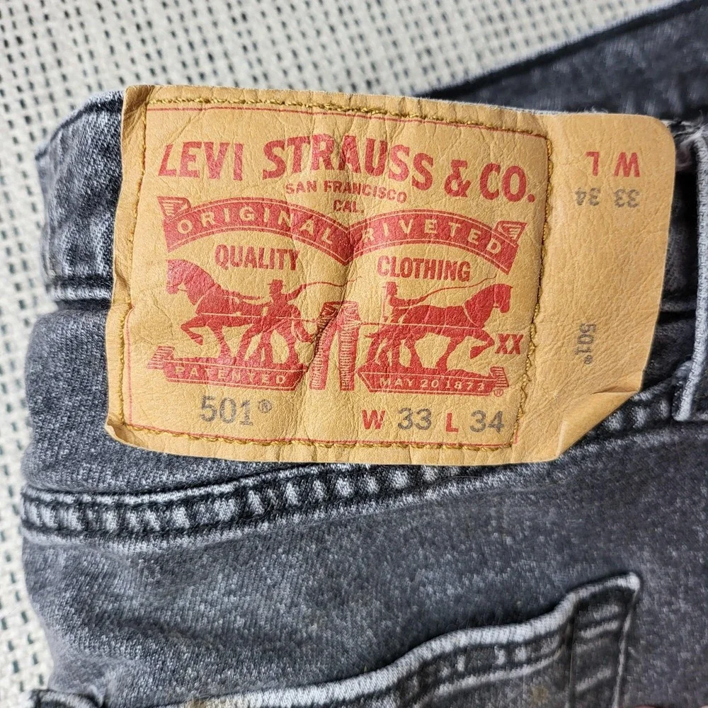 Levis 501 Jeans Mens 33x34 Gray Medium Wash Button Fly Straight Denim Pants